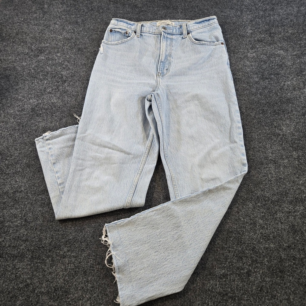Abercrombie & Fitch 90s Straight Ultra High Rise Jeans Light Wash 28 6R Raw Hem